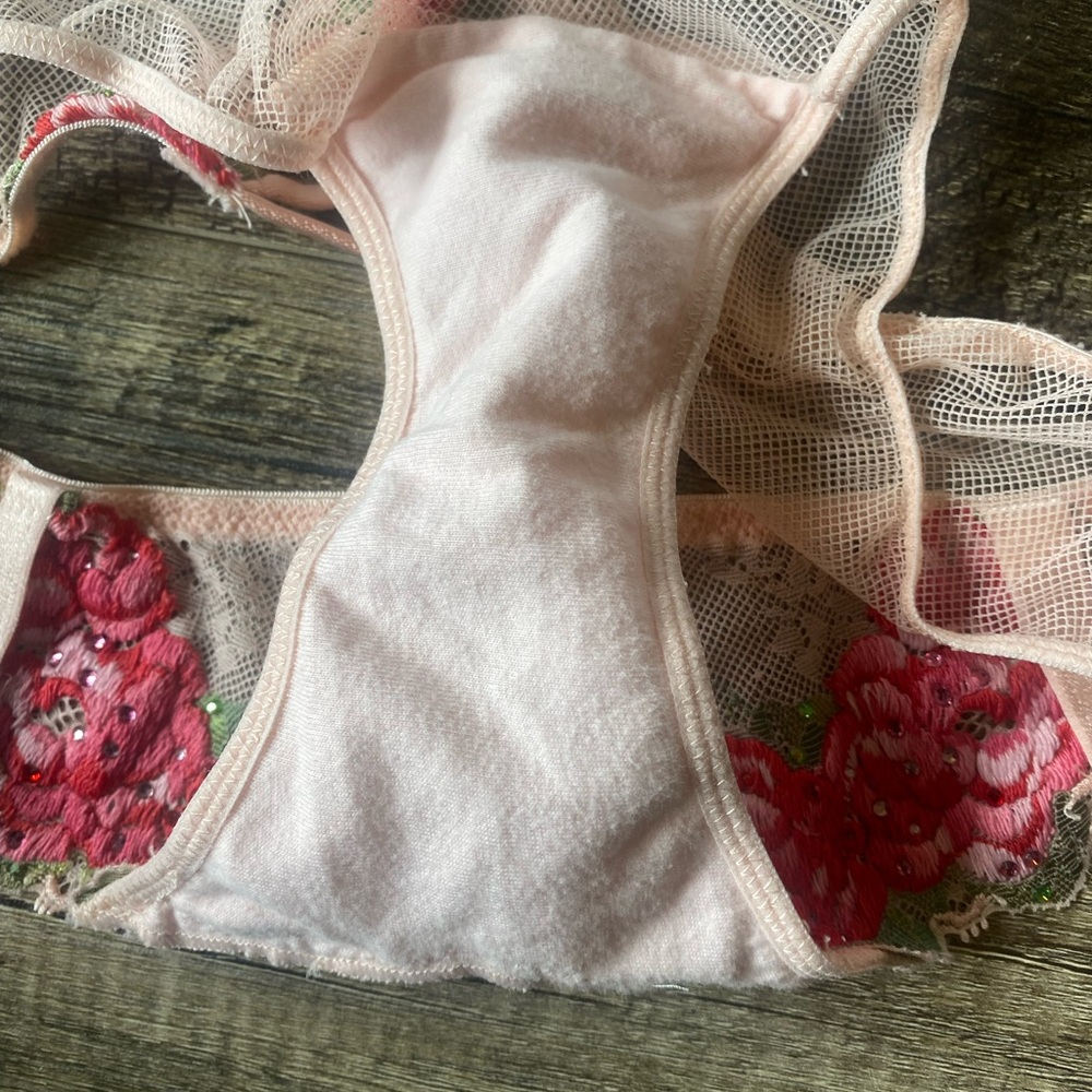 Victoria’s Secret Floral Embroidered Lingerie Set - Pink and Green Size 32C/M - Picture 13 of 17